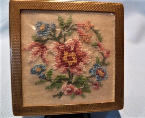 PATINA NEEDLEPOINT TOP GOLD TONE COMPACT ENGLAND