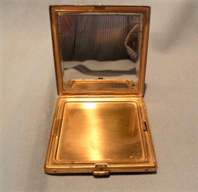 PATINA NEEDLEPOINT TOP GOLD TONE COMPACT ENGLAND