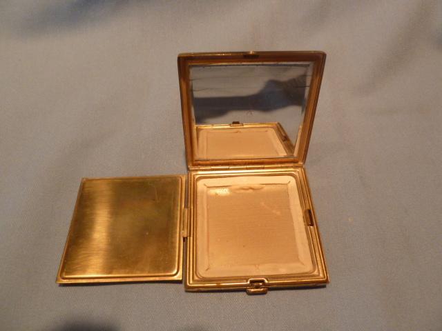 PATINA NEEDLEPOINT TOP GOLD TONE COMPACT ENGLAND