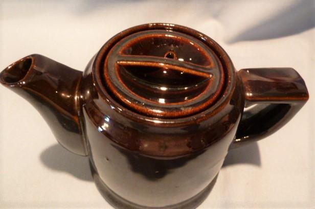 OCCUPIED JAPAN CHOCOLATE BROWN POTTERY SINGLE SERVE TEAPOT TEA POT