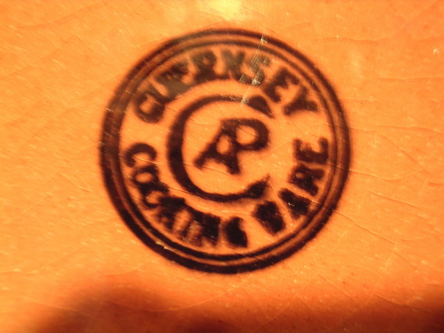 CAMBRIDGE ART POTTERY GUERNSEY GLAZED POTTERY SALT BOX
