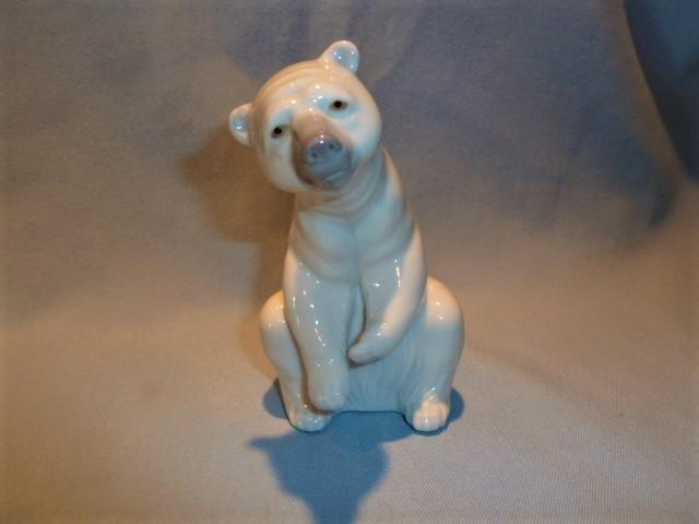 LLADRO RESTING POLAR BEAR FIGURINE 1208