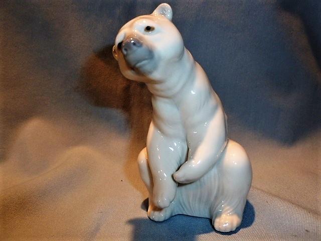 LLADRO RESTING POLAR BEAR FIGURINE 1208
