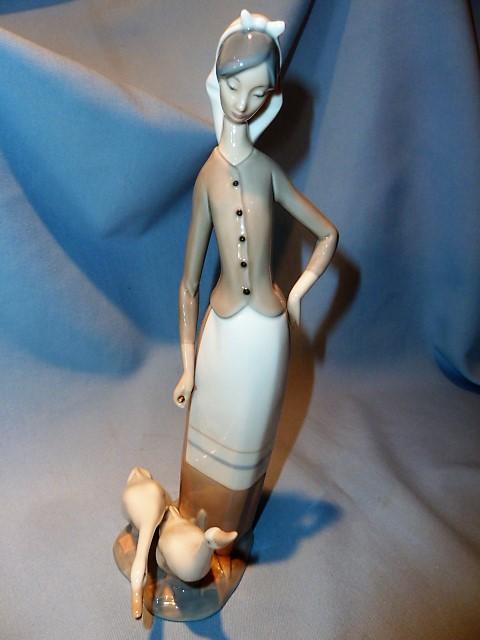 LLADRO GIRL WITH GEESE #1035 RETIRED