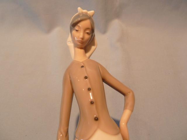 LLADRO GIRL WITH GEESE #1035 RETIRED