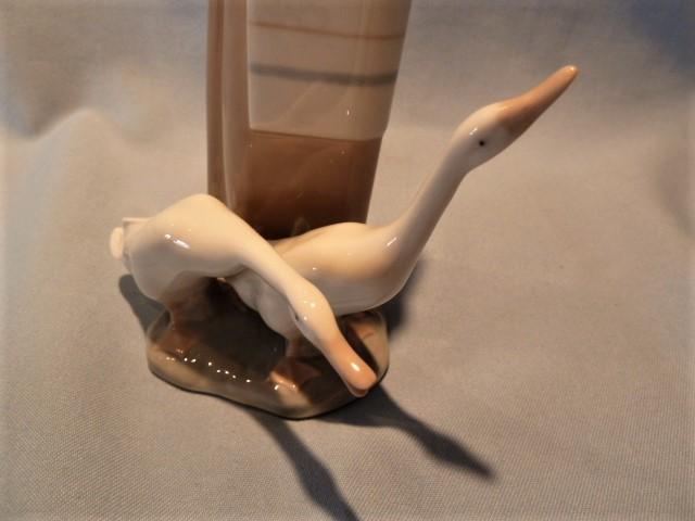 LLADRO GIRL WITH GEESE #1035 RETIRED