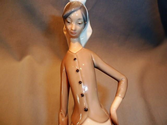 LLADRO GIRL WITH GEESE #1035 RETIRED