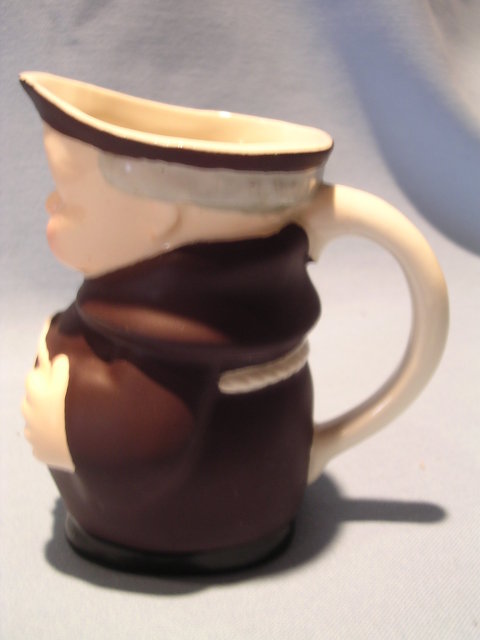 GOEBEL FRIAR TUCK #141/0 CROSSED EYES PITCHER FULL BEE