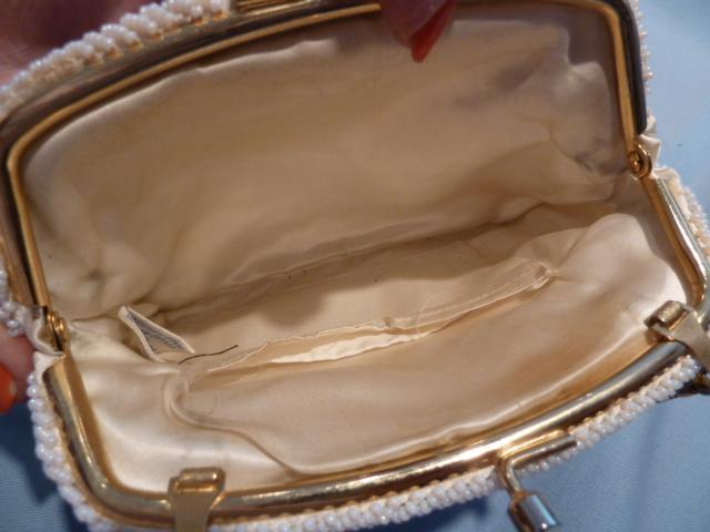 VINTAGE SIMON WHITE BEADED EVENING PURSE WITH GOLD LEAF DESIGN GOLD HANDLE