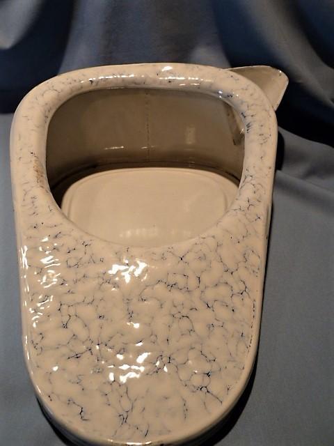ANTIQUE GERMAN SNOW ON MOUNTAIN GRANITE WARE ENAMEL BED PAN RARE
