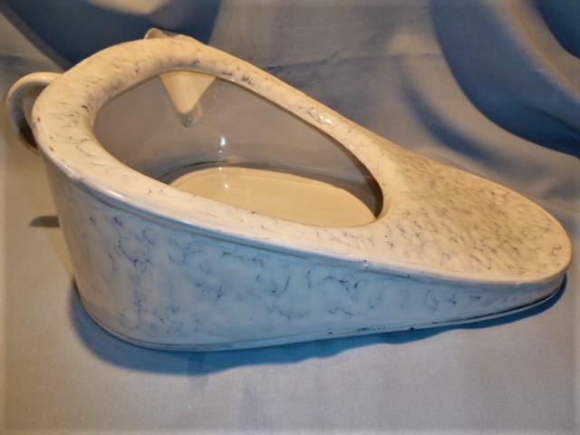 ANTIQUE GERMAN SNOW ON MOUNTAIN GRANITE WARE ENAMEL BED PAN RARE