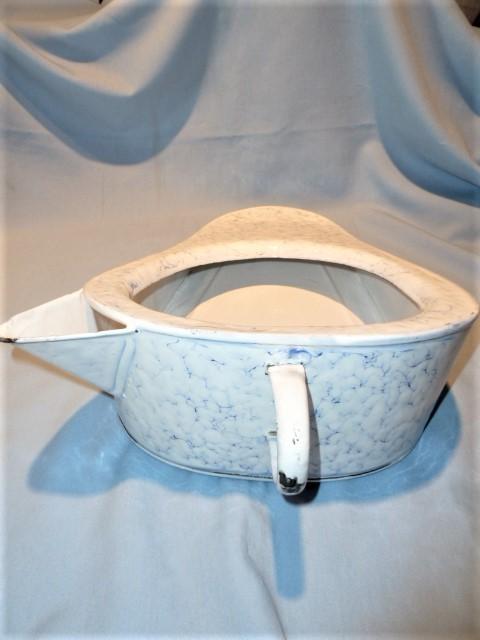 ANTIQUE GERMAN SNOW ON MOUNTAIN GRANITE WARE ENAMEL BED PAN RARE