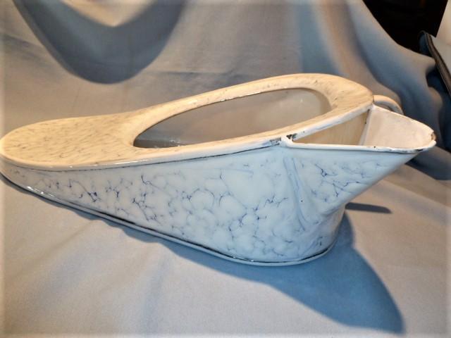 ANTIQUE GERMAN SNOW ON MOUNTAIN GRANITE WARE ENAMEL BED PAN RARE