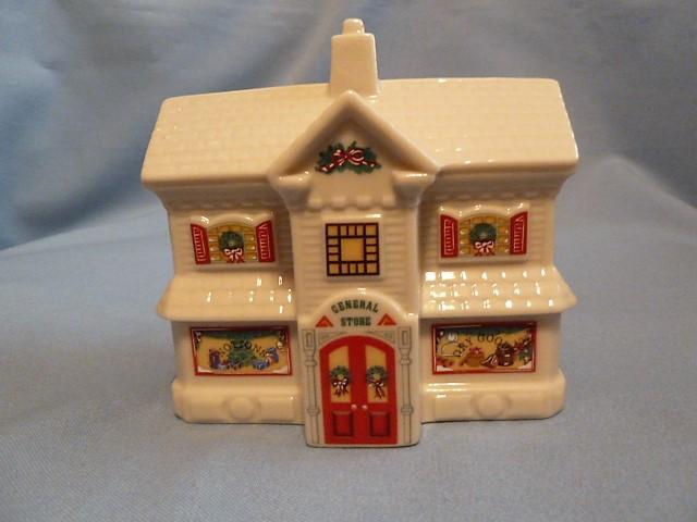 LENOX CHINEA HOLIDAY VILLAGE COLLECTRION K. KRINGLE GENERAL STORE MIB