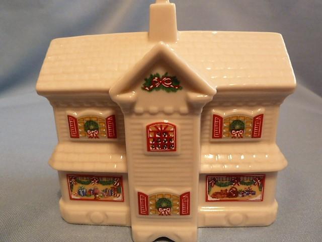 LENOX CHINEA HOLIDAY VILLAGE COLLECTRION K. KRINGLE GENERAL STORE MIB