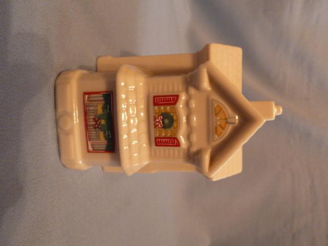 LENOX CHINEA HOLIDAY VILLAGE COLLECTRION K. KRINGLE GENERAL STORE MIB