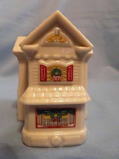 LENOX CHINEA HOLIDAY VILLAGE COLLECTRION K. KRINGLE GENERAL STORE MIB
