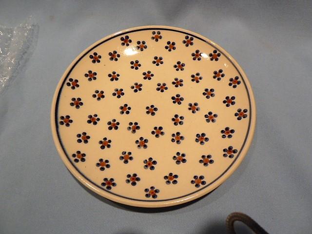 VINTAGE POLISH POTTERY LARGE CHEESE or PANCAKE LADY DAISY PATTERN