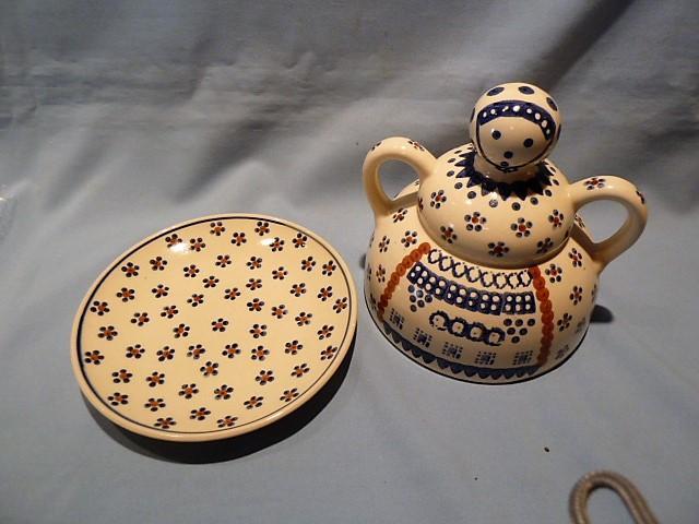 VINTAGE POLISH POTTERY LARGE CHEESE or PANCAKE LADY DAISY PATTERN