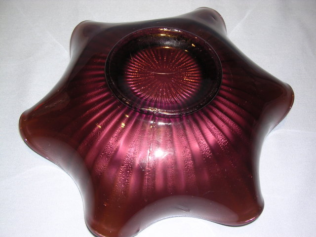 FENTON STIPPLED RAY SCALE AMETHYST CARNIVAL GLASS BOWL