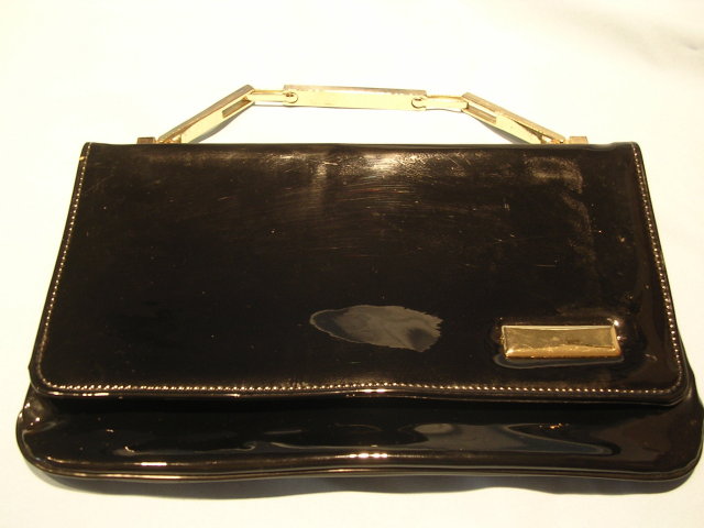 VINTAGE BLACK PATENT LEATHER CLUTCH PURSE WITH GOLD LINK HANDLE AND DECORATTION