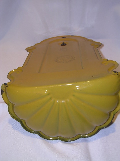 VINTAGE EUROPEAN RED TO GOLD WALL HANGING SOAP DISH AND CUP HOLDER