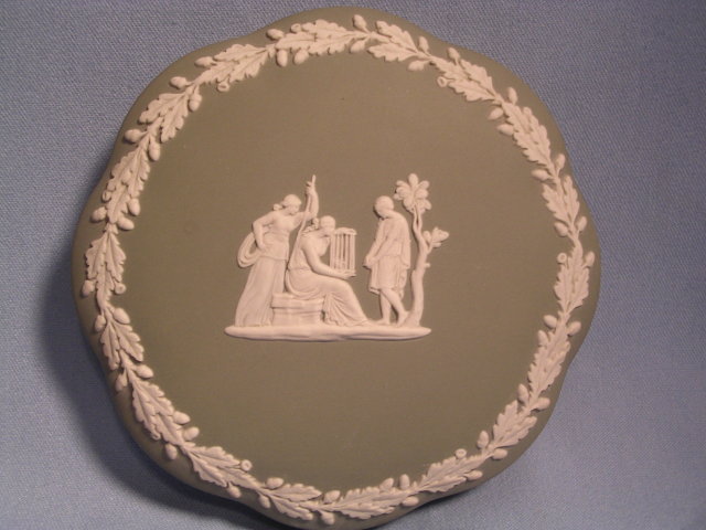 WEDGWOOD GREEN JASPERWARE JASPER LARGE SCALLOPED CANDY WITH LID