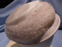 VINTAGE WHITE LINEN SCULTPED LADIES HAT WITH FLOCKED NETTING