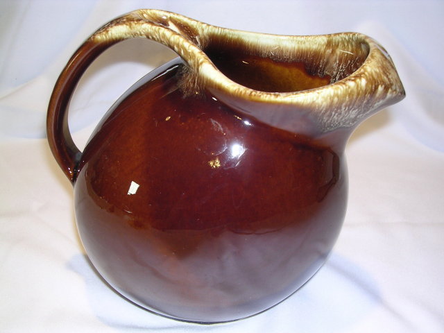 HULL 2 QUART HOUSE AND GARDEN MIRROR BROWN JUG ICE LIP PITCHER
