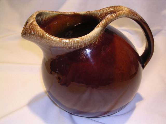 HULL 2 QUART HOUSE AND GARDEN MIRROR BROWN JUG ICE LIP PITCHER