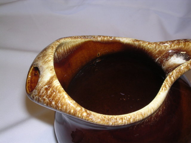 HULL 2 QUART HOUSE AND GARDEN MIRROR BROWN JUG ICE LIP PITCHER