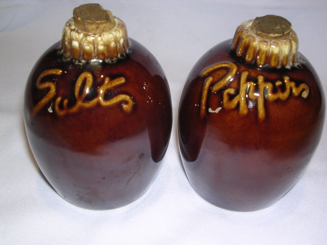 HULL HOUSE AND GARDEN MIRROR BROWN JUG SALT AND PEPPER