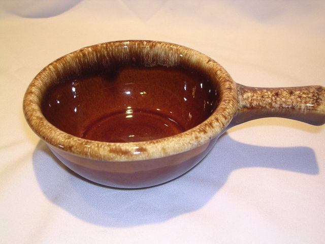 HULL HOUSE AND GARDEN MIRROR BROWN COVERED FRENCH CASSEROLE WITH HANDLE