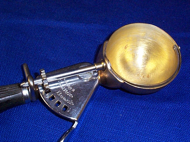 Hamilton Beach Brass Bowl Ice Cream Disher