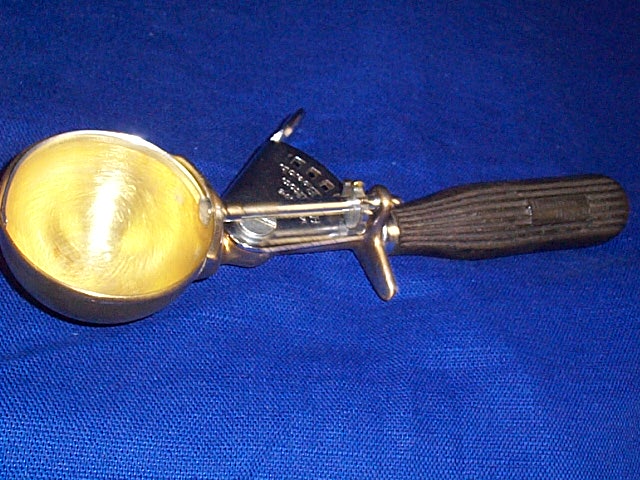 Hamilton Beach Brass Bowl Ice Cream Disher