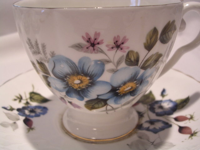 ROYAL GRAFTON BONE CHINA ATTACHED TEA CUP & SAUCER BLUE FLORAL