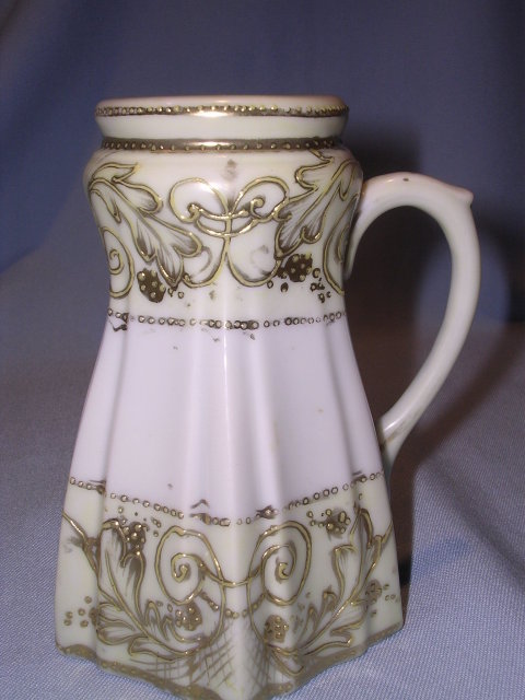 NIPPON SUGAR SHAKER MUFFINEER GOLD ON WHITE & YELLOW ORNATE