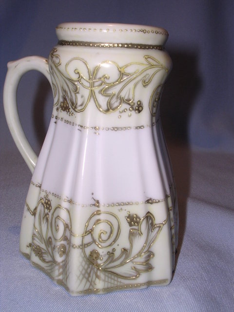 NIPPON SUGAR SHAKER MUFFINEER GOLD ON WHITE & YELLOW ORNATE
