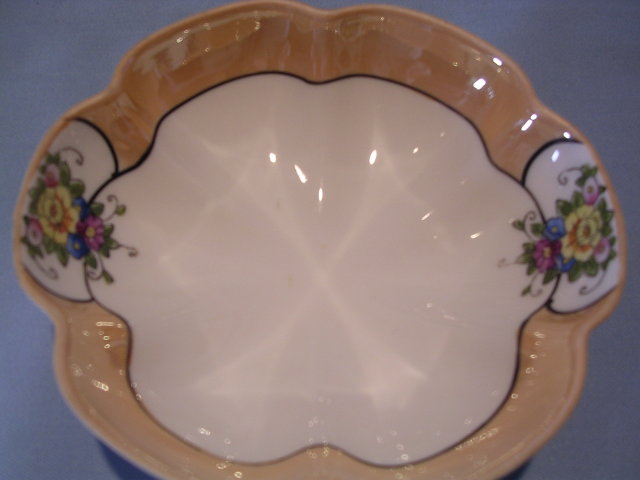 NORITAKE FOOTED LUSTERWARE SCALLOPED BOWL DISH