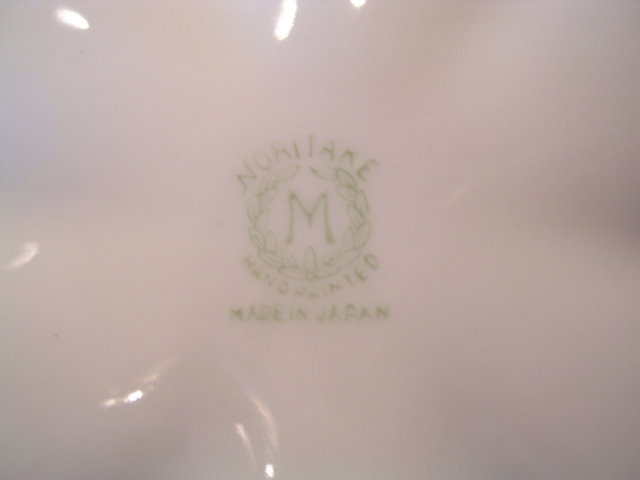NORITAKE FOOTED LUSTERWARE SCALLOPED BOWL DISH