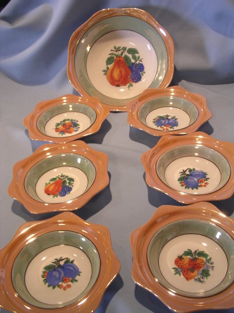 7 PIECE LUSTERWARE FRUIT OR BERRY BOWL SET
