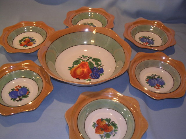 7 PIECE LUSTERWARE FRUIT OR BERRY BOWL SET
