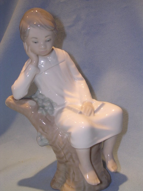 LLADRO THINKER LITTLE BOY FIGURINE