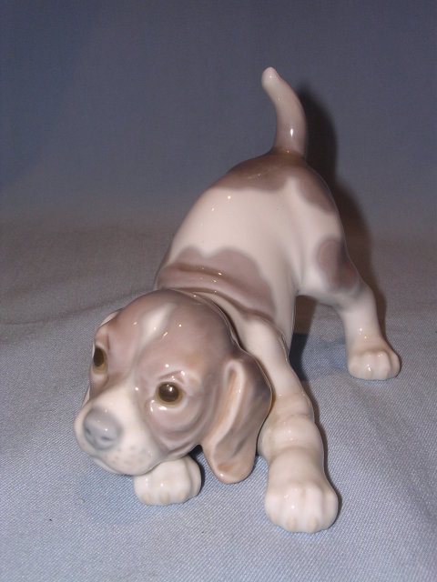 LLADRO BEAGLE PUPPY FIGURINE #1070