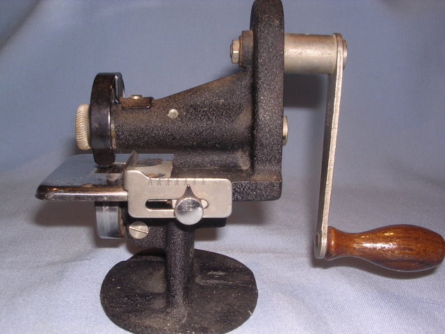 SINGER HAND CRANK TABLETOP PINKER MACHINE 1930'S RARE