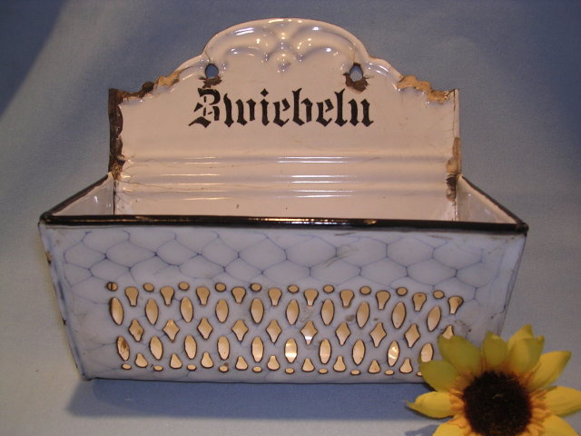 GERMAN CHICKEN WIRE GRANITEWARE ENAMELWARE GRANITE ENAMEL ZWIEBELN ONION HOLDER