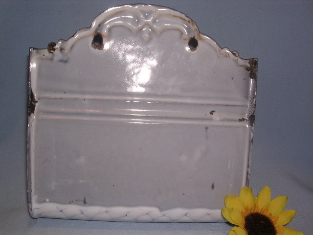 GERMAN CHICKEN WIRE GRANITEWARE ENAMELWARE GRANITE ENAMEL ZWIEBELN ONION HOLDER