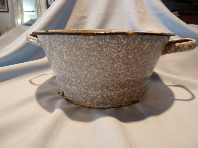 ANTIQUE GERMAN GRANITEWARE GRANITE ENAMEL GRAY MOTTLED COLANDER WITH HANDLES