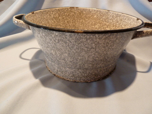 ANTIQUE GERMAN GRANITEWARE GRANITE ENAMEL GRAY MOTTLED COLANDER WITH HANDLES