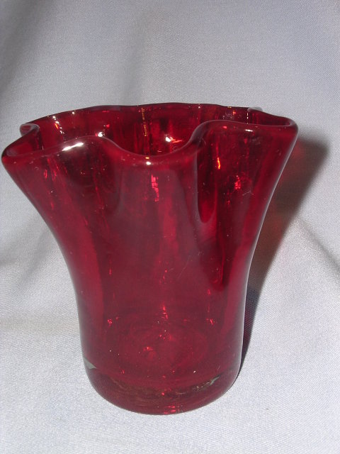 RED RUFFLED TOP HANDBLOWN ART GLASS VASE